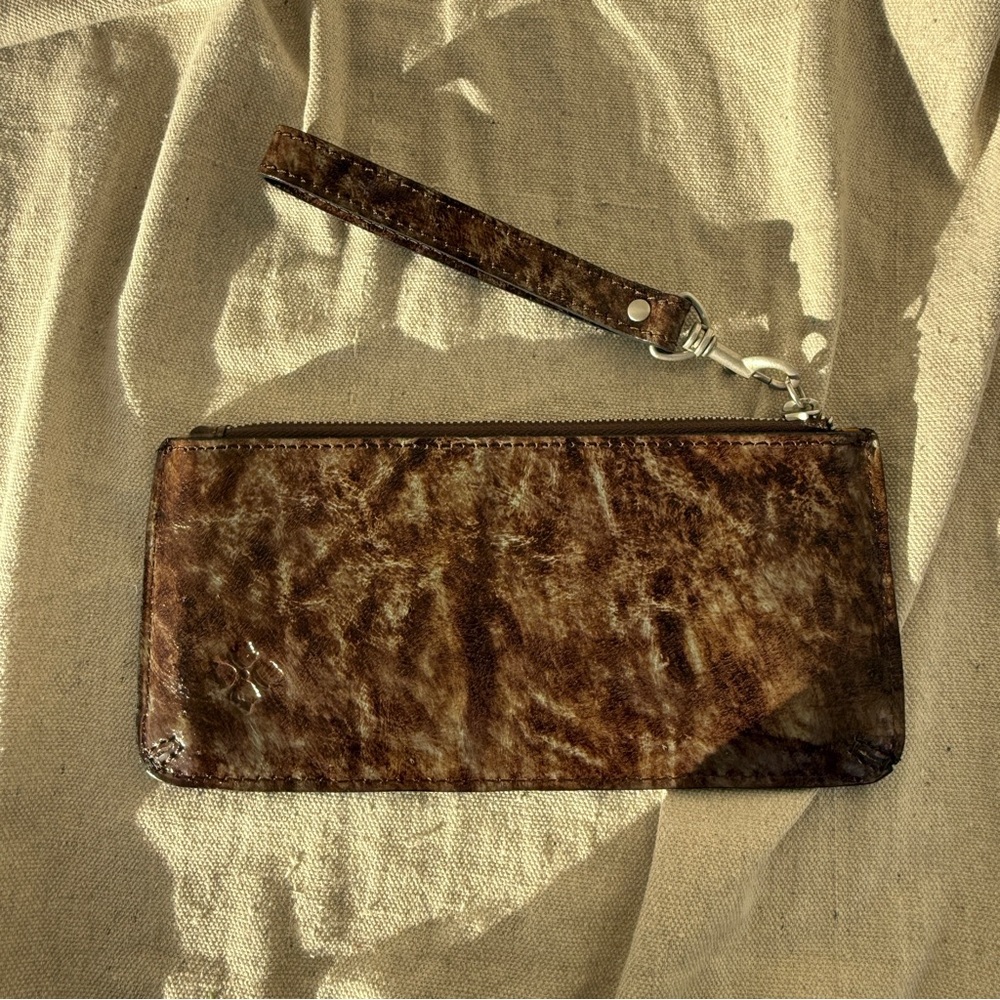 Patricia Nash Tooled Floral Turquoise Leather Wristlet - Picture 2 of 4
